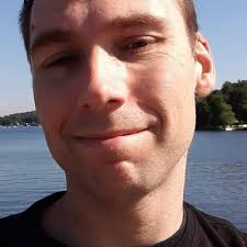 An all-star lineup: President Reagan, Goldie Hawn, Kurt Russell, and a  young Wyatt Russell in the LA Kings locker room 🌟