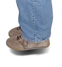Move your hand to catch the string making the object appear to float in the air between your hands. Levitation Illusion Wikipedia
