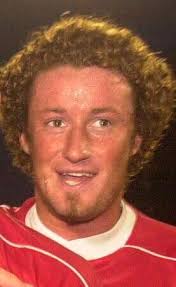 You don't get this in the Premier League 🧑‍🦰 Taunton Town fans are  showing their support for midfielder Tom Smith and his haircut.