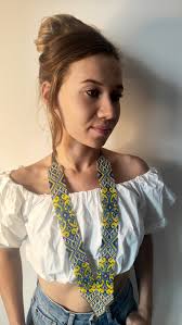 Collar de declaración azul amarillo