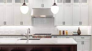The only two different colors we see in this white kitchen are the backsplash and bar chairs to energize the space up! 12 Amazing Kitchens With Glossy Tiles