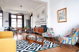 Une Residence Retro Inspiree Par Les Annees 50 Decoration Maison Deco Salon Idee Deco Salon