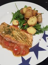 Paves De Saumon Compotee De Tomates Persillade Audrey Cuisine Saumon Cuit Au Four Recette Saumon Recette Sauce Tomate