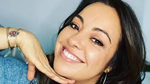 Alison Araya's Instagram, Twitter & Facebook