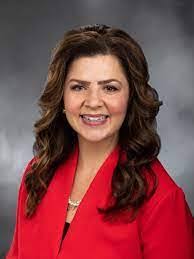 Kelly Chambers's Instagram, Twitter & Facebook