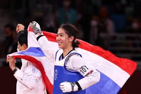 May 17, 2016 · flyweight pattern is one of the structural design patterns as this pattern provides ways to decrease object count thus improving application required objects structure. Thai Flyweight Queen Takes Olympic Taekwondo Gold Algulf
