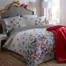 This Light Grey Butterflies Bedding Set From Butterfly By Matthew Williamson S Draps De Luxe Idee Decoration Chambre Themes Chambre