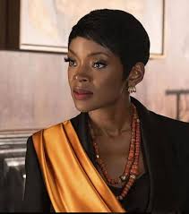 I have an interesting theory. We all know Eda is a main character in this  series so (in all likelihood) she's not going to die. The show runners  would be stupid to