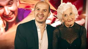 Das Supertalent 2015: Bruce Darnell schickt das Trio 'Zymbalinka' mit dem  goldenen Buzzer ins Finale