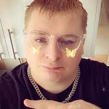 Laurel Hebert's Instagram, Twitter & Facebook