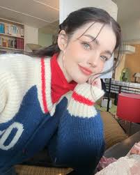 Which dress would you wear? 😍