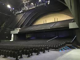 Der theatersaal umfasst, beginnend in der reihe zwei, 410 sitzplätze, wobei sich die geraden reihen (4, 6, 8, 10 usw.) auf einer stufe befinden und der besucher somit über die vor ihm liegende reihe schauen kann. Mehr Theater Am Grossmarkt Hamburg Aktuelle 2021 Lohnt Es Sich Mit Fotos Tripadvisor