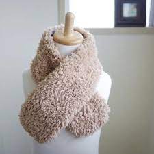 はじめに こんにちは ハンドメイド子供服作家のeminkoこと 今西恵美です この季節になると手芸屋さんに並ぶ ふわふわで可愛いファー生地 今回はファー生地を使った 簡単に作れる子供用マフラーの作り方をご紹介します 用意するもの こちらの材料をご用意下さい
