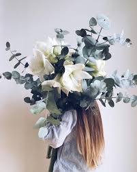 A Bouquet Made Of Amaryllis And Eukalyptus Almost As Tall As The Little Girl Mit Dem Code Lilla2 Beautiful Flower Arrangements Amaryllis Bouquet Amaryllis