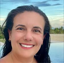 What are the best flight options from Toronto to Roatan in August?