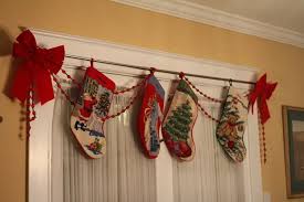 8 ideas fabulosas para decorar nuestras ventanas en navidad bienvenidos amigos a mimundomanual.com,el día de hoy te traemos ideas muy bonitas para una decoración de ventanas. Adornos De Navidad Ideas Increibles Para Ventanas