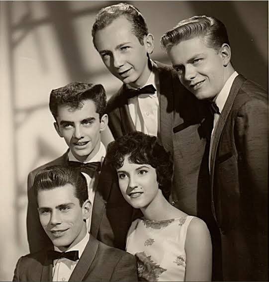 THIS I SWEAR" The Skyliners hit the top 40 in 1959 with the oldies ballad " This I Swear". 24K Gold presents their cover of this classic.