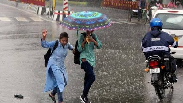 यूपी: प्रदेश के मौसम में आज से होगा यू-टर्न, हवाओं के साथ होगी बारिश; इन  जिलों में ओले गिरने की चेतावनी जारी।