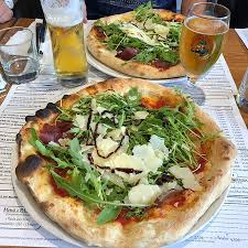 Ground beef, turkey ham, italian sausages, mozzarella cheese with a dash of bbq. Photo0 Jpg Bild Von Pezzo Di Pizza Velizy Villacoublay Tripadvisor