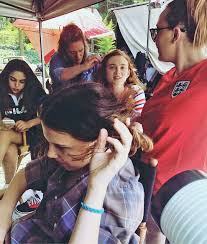 Stranger Things Behind The Scenes Season 3 With Millie Bobby Brown And Sadie Sink Eleven Max Bobby Brown Stranger Things Stranger Things Actors Bobby Brown