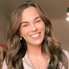 Rose Schmitz (@Rosetwitz)