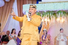Cô được biết đến qua vai diễm kiều trong phim truyền hình kiều nữ và đại gia (2008). Ly Nha Ká»³ Máº·c Ao Dai Ä'á»™i VÆ°Æ¡ng Miá»‡n Trong Lá»… Sáº¯c Phong Cong Chua Chau A Viá»‡t Nam Má»›i