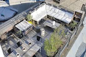 La Renovation D Un Duplex Avec Terrasse A Paris Devenu L Appartement Familial Ideal Planete D Terrasse Paris Appartement Terrasse Paris Appartement Terrasse