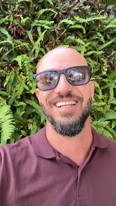 Da cidade! O cantor Elvis Salgado, prata da casa, está fazendo aquele show  arretado no Camaforró 2025, o maior São João da Região Metropolitana de  Salvador. A energia tá lá em cima