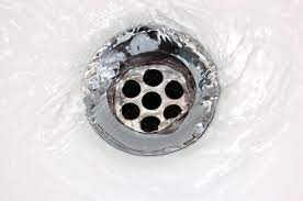 Wenn das wasser im waschbecken in küche oder bad schlecht abläuft, ist meistens der abfluss­ bzw. Abfluss Reinigen Abfluss Verstopft Diese Hausmittel Helfen