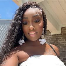 Desirae Simmons's Instagram, Twitter & Facebook