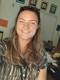 Holly Hemminger's Instagram, Twitter & Facebook