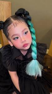 Hôm nay makeup cho bé NiNi đi biểu diễn thời trang, con gái chị @Anh Đào  (Dior) xinh quá ❤️❤️❤️