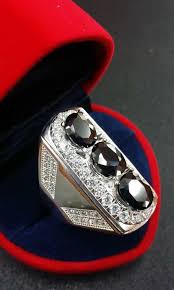 Ia adalah logam ini yang menekankan kekuatan dan kekejaman. Cincin 3 Permata Three Gem Rings Luxury Accessories On Carousell