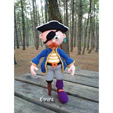 Açık denizlerdeki çok da başarılı olmayan korsanlık hikâyelerini anlatıyor. Amigurumi Korsan Orme Bebekler Amigurumi Bebek