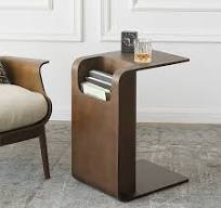 Mesa lateral de madeira conversível de nogueira em forma de C com  armazenamento
