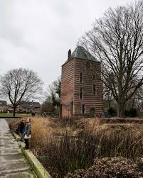 Tot de verwoesting in 1417 had ijsselstein een meerhoekige vorm met een grootste doorsnede van 53 meter. Tips Bij Bezoek Aan De Kasteeltoren Ijsselstein Nederlandsglorie