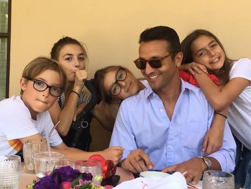 A big blended family. #wife #exwife #kids #sisters #moms #grandmas #cousins ... #Sassoon DeVito Loop 👪👩‍👧‍👦👩‍👧‍👧👩‍👧👵🏼👵🏼
