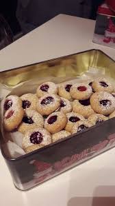 Engelsaugen Husarenkrapfen Haselnussplatzchen Zergehen Auf Der Zunge Rezept Kekse Backen Rezept Platzchen Backen Weihnachten Und Platzchen Backen Rezepte