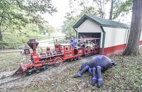 Vampires Witches Tortoises Oh My Boo At The Zoo Draws A Crowd Recreation Herald Review Com