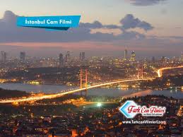 Tüm cam filmleri gece içeride ışık yanıyorsa içeriyi gösterir, fakat film uygulanmış camlar daha az oranda gösterir. Iceriyi Gostermeyen Cam Filmi Ev Icin Isyeri Icin Fark Cam Filmleri