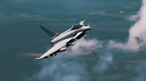 Eurofighter tayfun vs su 35. Dogfight Russian Su 35 Fighter Jet Vs British Eurofighter Typhoon