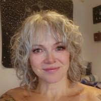 Roxanne Reagan's Instagram, Twitter & Facebook