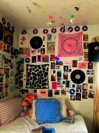 Diy Bedroom Decor For Couples Diy Bedroom Decor For Couples In 2020 Retro Room Indie Room Decor Neon Room
