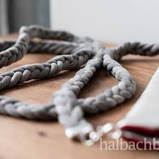 Halbachblog I Diy Idee Taschengurt Flechten Aus Samtschnur I Anleitung I Flechten Mit Vier Schnuren I Clutch I Fashion I Velvet Finger Hakeln Flechten Schnur