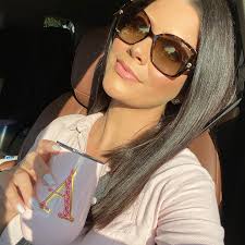 Con café en mano lista para regresar a @EnamorandonosUsa ❣️ los esperamos  hoy a las 8pm 7c por Unimas