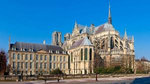 Številne največje hiše za proizvodnjo šampanjca, znane kot les grandes marques, imajo sedež v reimsu in so odprte za degustacije in izlete. Reims France Visiting The Site Of One Of The 20th Century S Most Defining Moments
