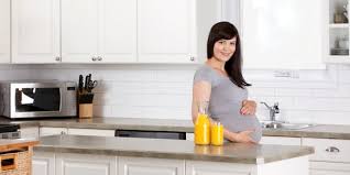 Buah delima atau yang disebut apel granat di indonesia biasanya dijadikan campuran pembuatan salad buah untuk dibagikan ke tetangga dalam acara syukuran hamil 4 bulan atau 7 bulan. 7 Manfaat Delima Untuk Ibu Hamil Bantu Perkembangan Janin Merdeka Com