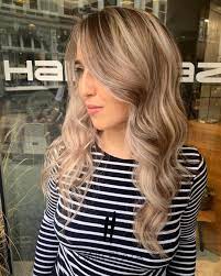 Blonde highlights in front, subtle brown at the back. Updated 40 Blonde Hair With Brown Lowlights Looks August 2020