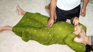 AuNty Ko kiTchen M uSke laDke N cHodne ka mAn hAi boLke cHoot maRi