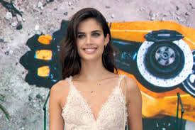La modelo trans valentina sampaio confirmó su participación en victoria's secret a través de su cuenta de instagram. Cannes A Modelo Portuguesa Sara Sampaio Esta Em Todas Bom Dia Alemanha